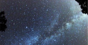 Meteors across the Milky way by Brocken Inaglory