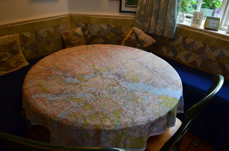 splashmap-tablecloth